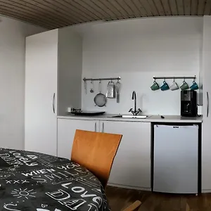 2 Rooms, Private Kitchen, Bathroom, And Garden. Århus